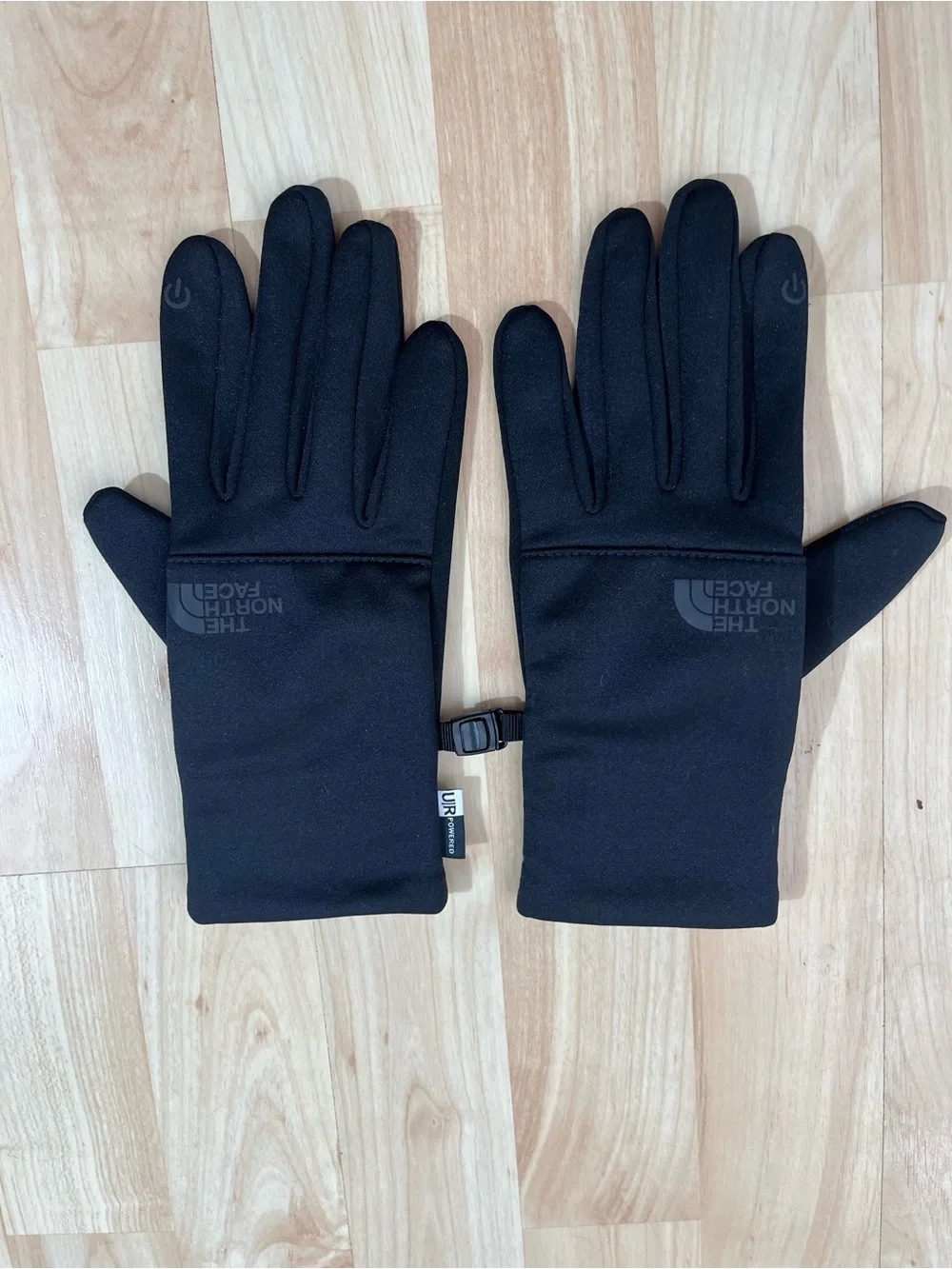 The North Face Etip Recycled Gloves in TNF Black, featuring touchscreen